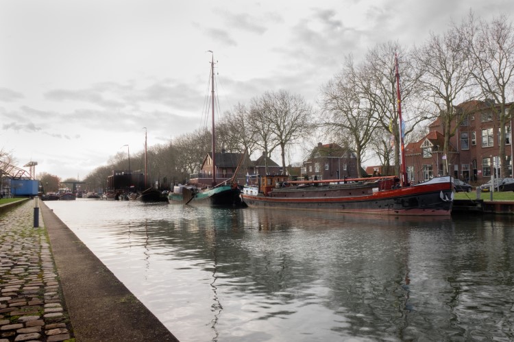 De historische haven van Vreeswijk met de Buiten Verwachting