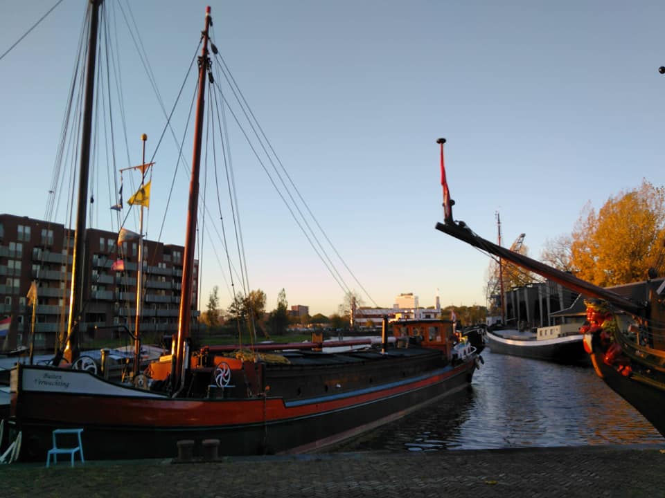 Meestal varen we 1 keer per jaar naar Utrecht om daar heerlijk te liggen, net naast hartje centrum.