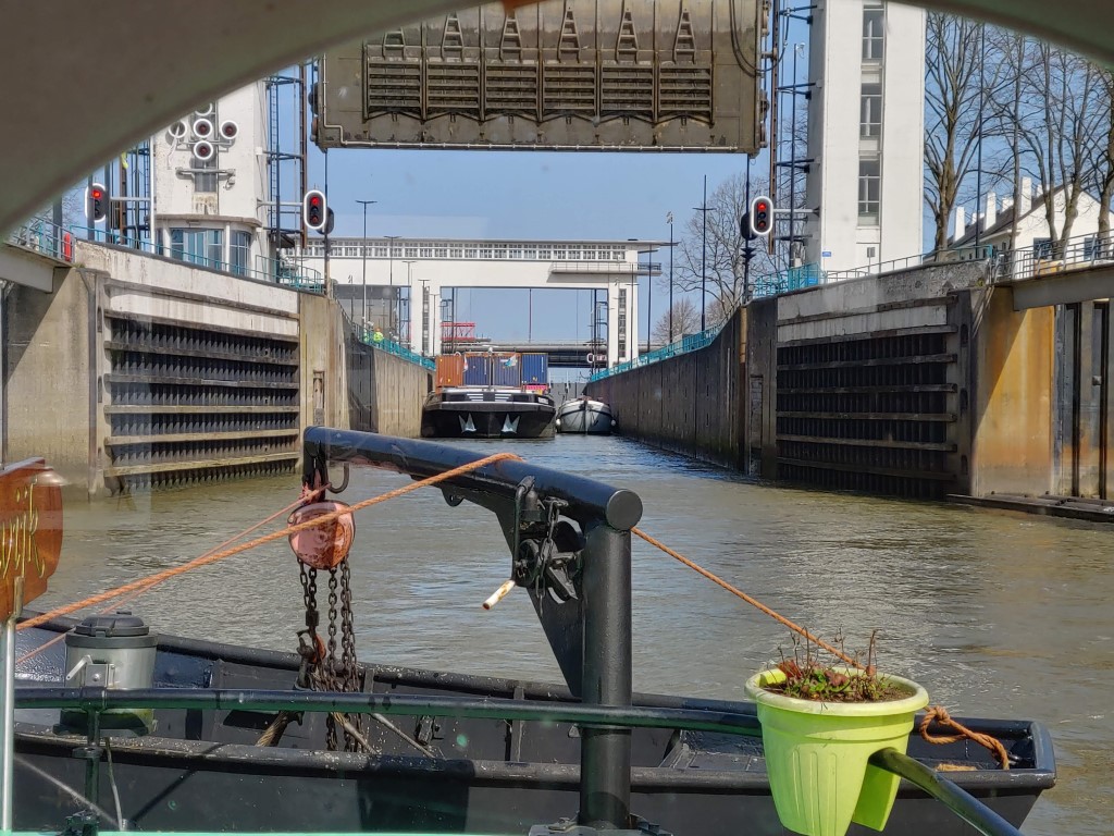 Beatrixsluis op weg naar de Biesbosch